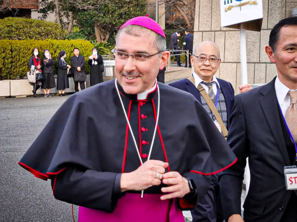 S.E. Mons. Lembo fuori dalla Cattedrale di Tokyo